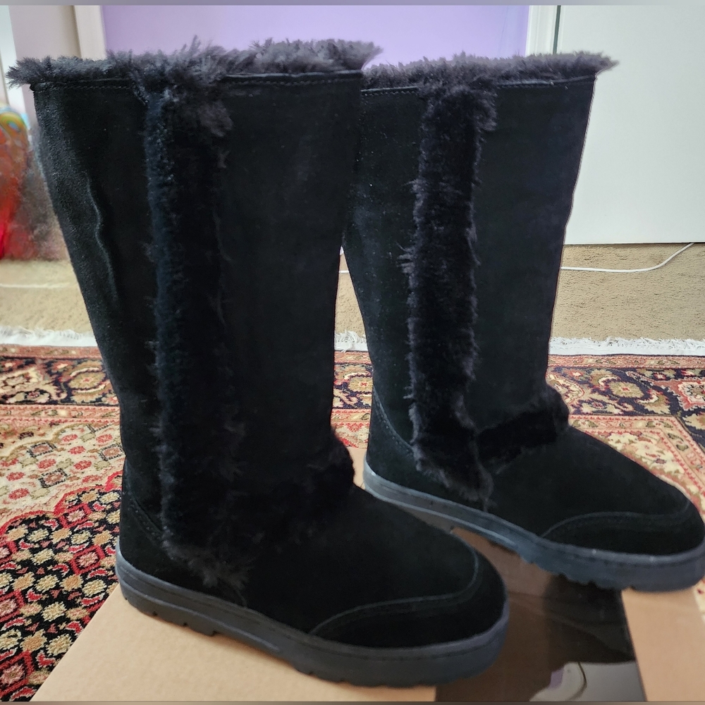 Black winter boots